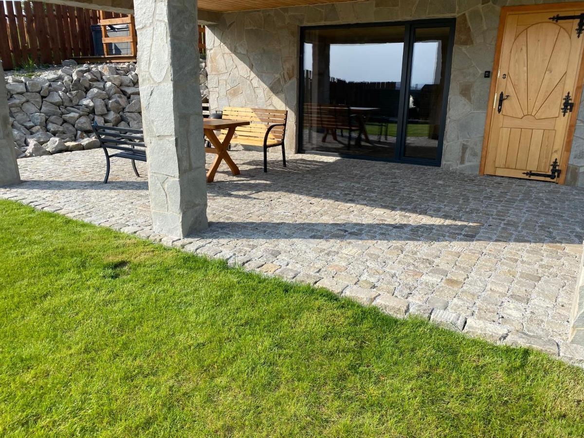 איסטבנה Zloty Gron Log Houses & Apartments מראה חיצוני תמונה