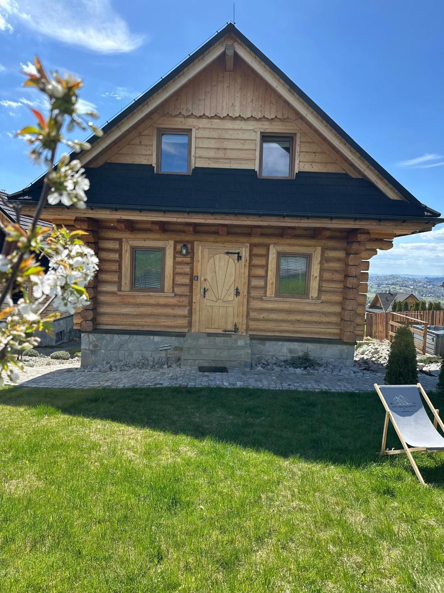 איסטבנה Zloty Gron Log Houses & Apartments מראה חיצוני תמונה